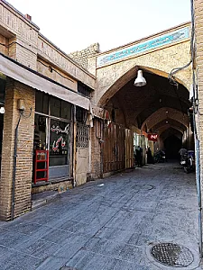 فروشگاه پولکی و نبات عاصمی