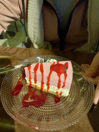 کافه رستوران پاییز ۸۱ شعبه سنگ‌فرش