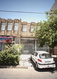 نمایشگاه اتومبیل قائم