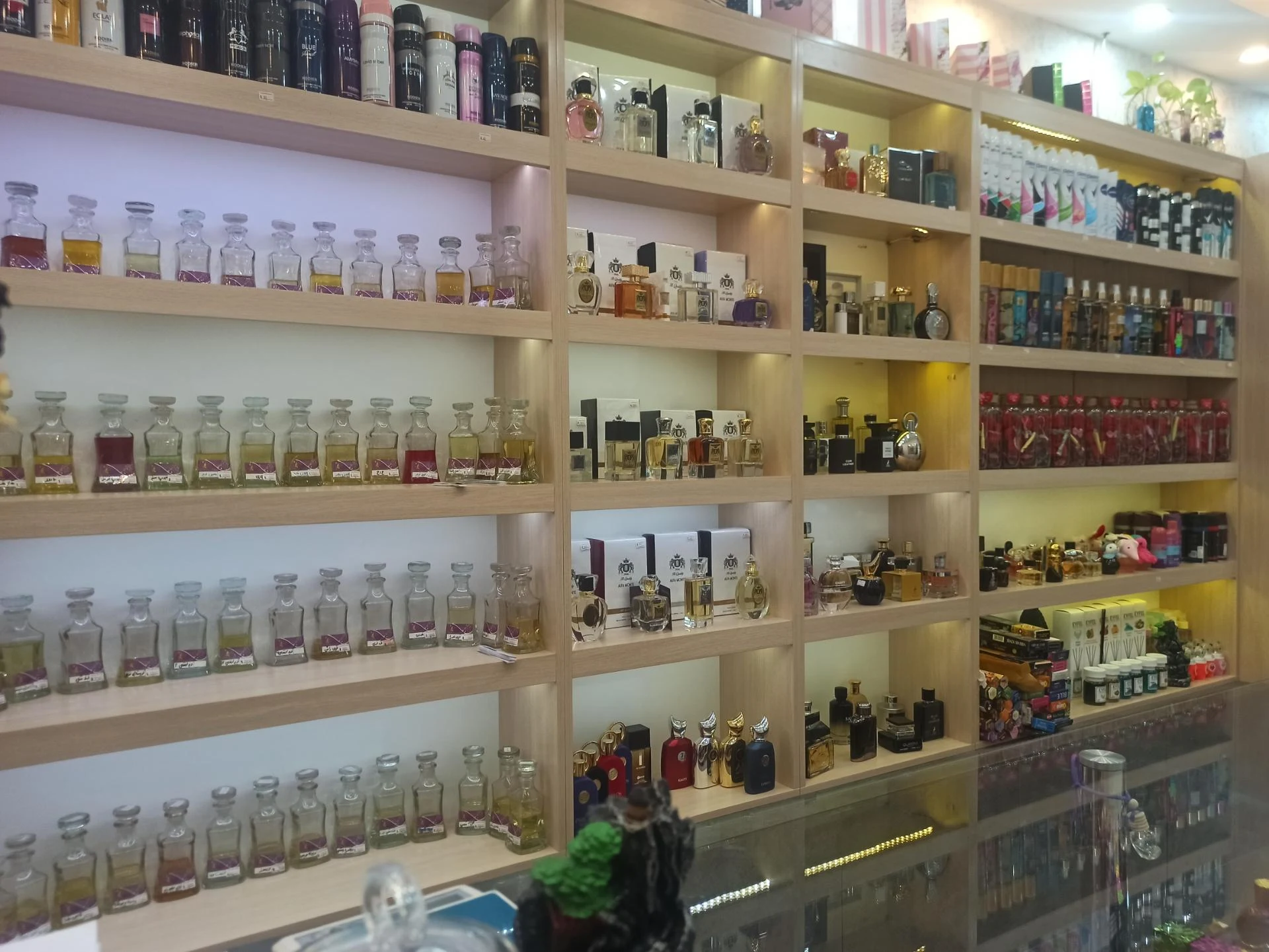 آرایشی و عطریات موژان