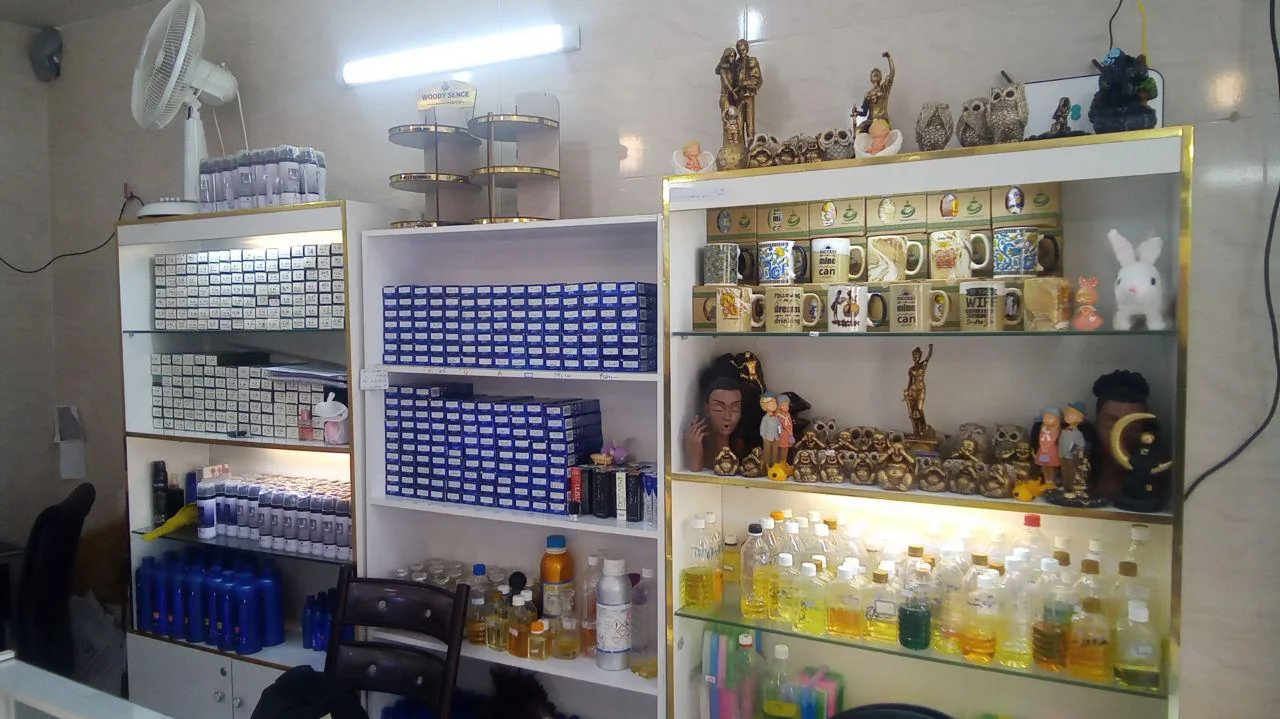 عطر و ادکلن و آرایشی پارمیس و پانیسا - تصویر 2