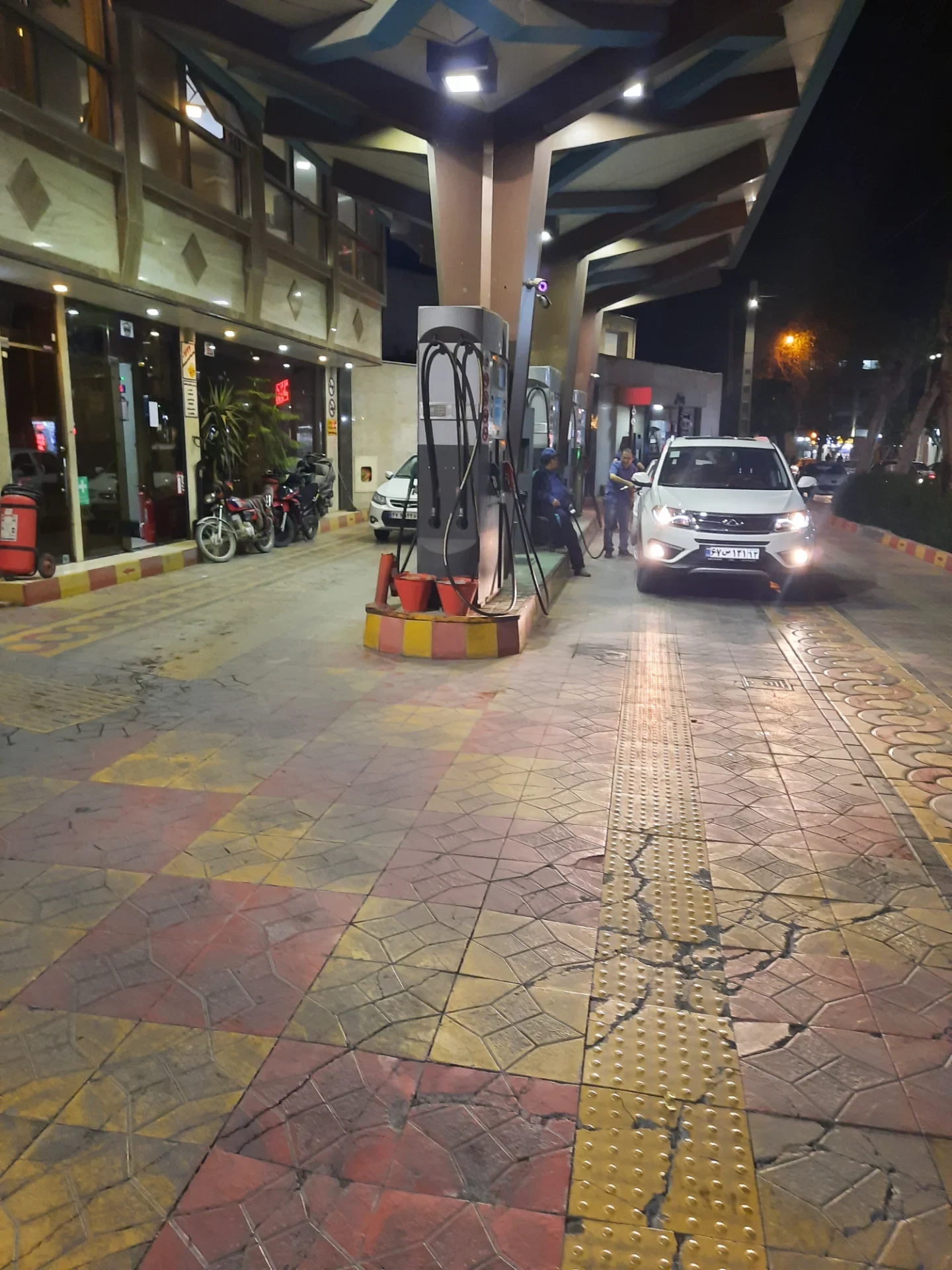 جایگاه سوخت خادمی - تصویر 3