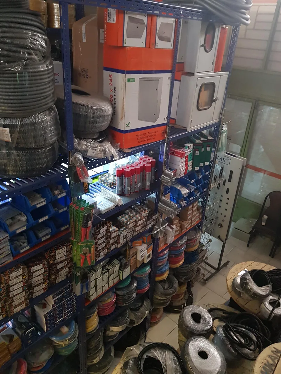 برق صنعتی پویش - تصویر 3
