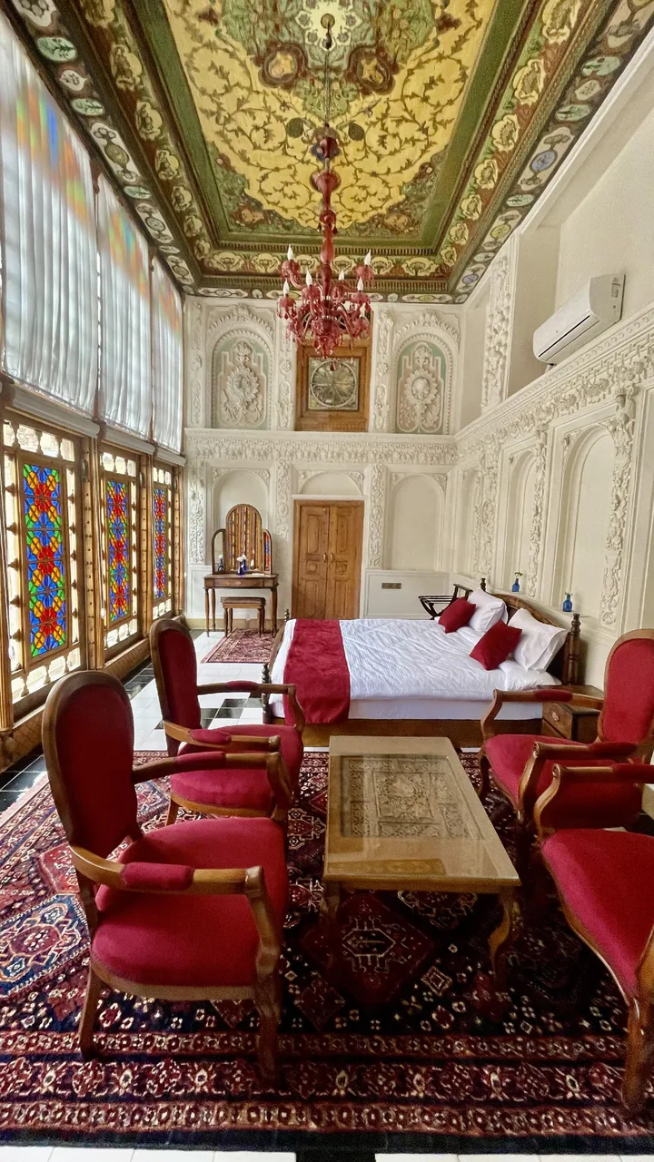 بوتیک هتل محلاتی