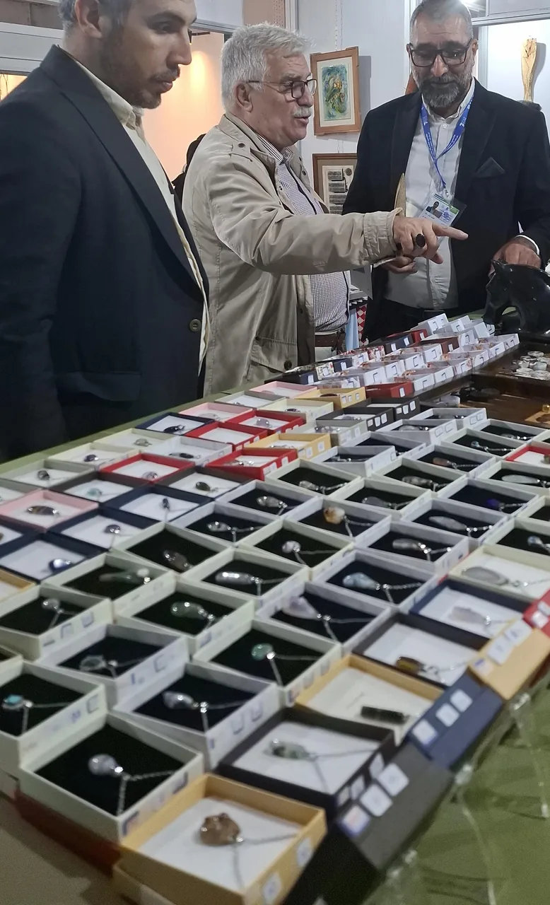 جواهرات آقای عقیق ایران