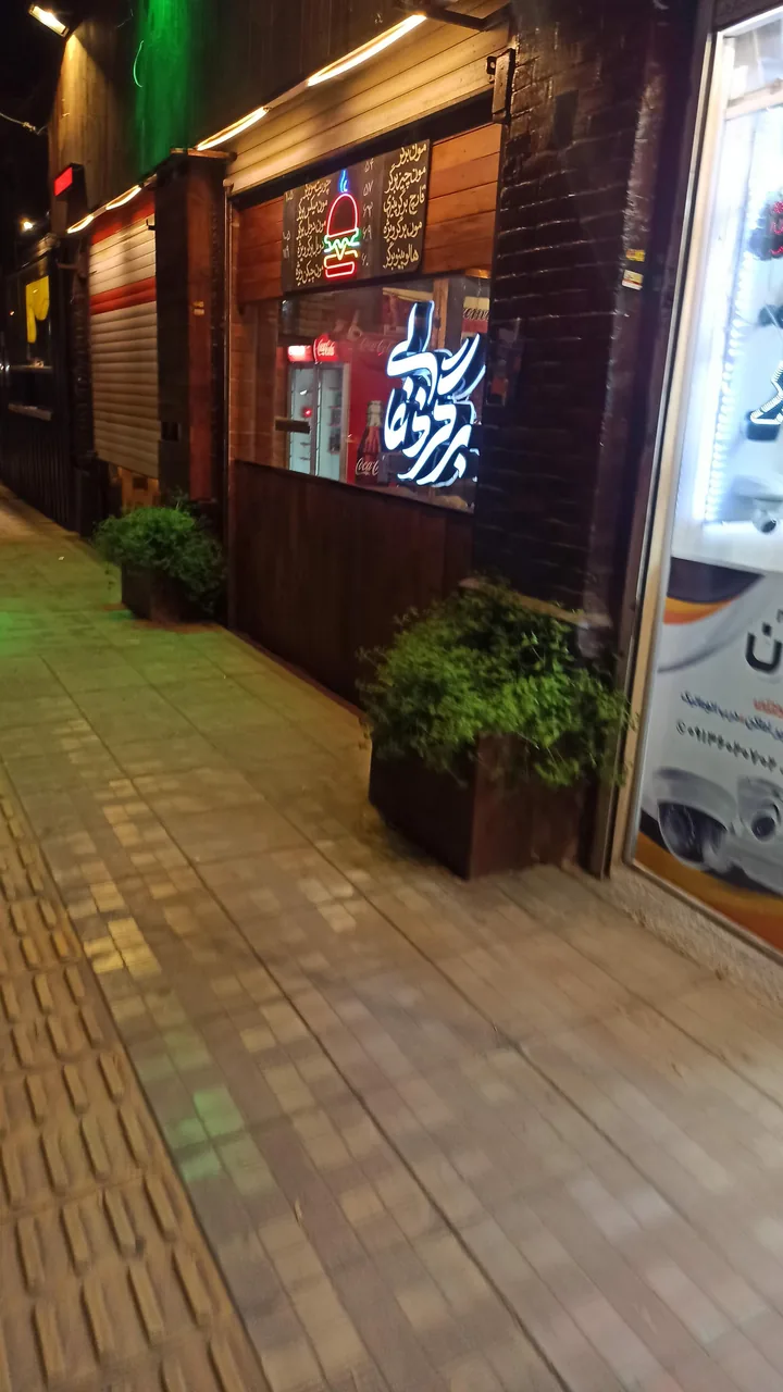 فست‌فود همبرگر ذغالی - تصویر 2