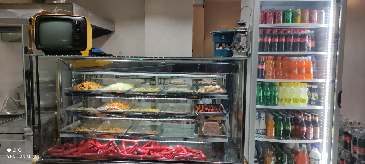 ساندویچ قدیم ندیما دهه ۶۰ - تصویر 2