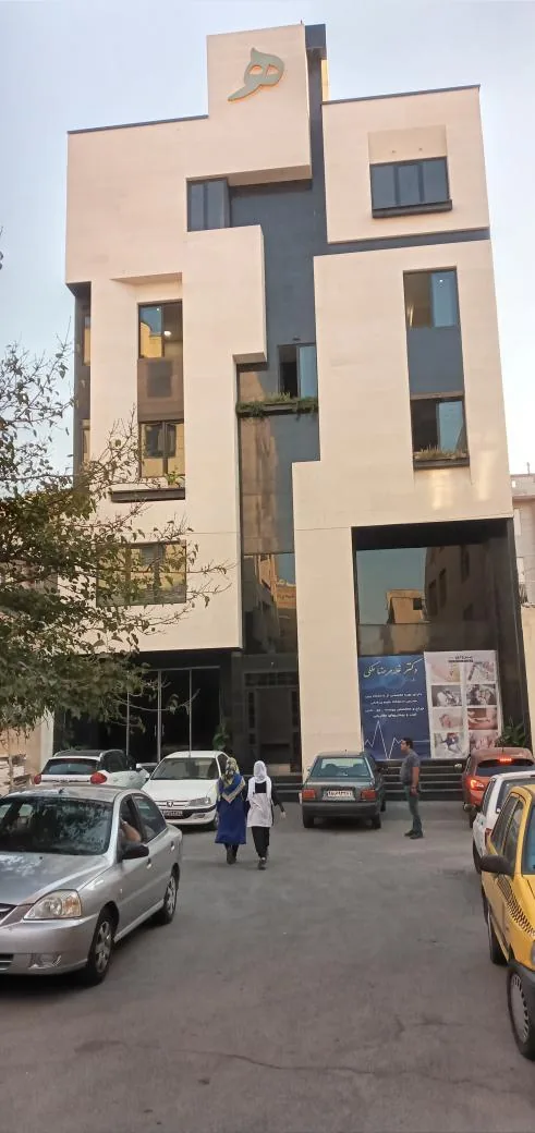 مطب دکتر غلامرضا ملکی متخصص پوست و مو - تصویر 2