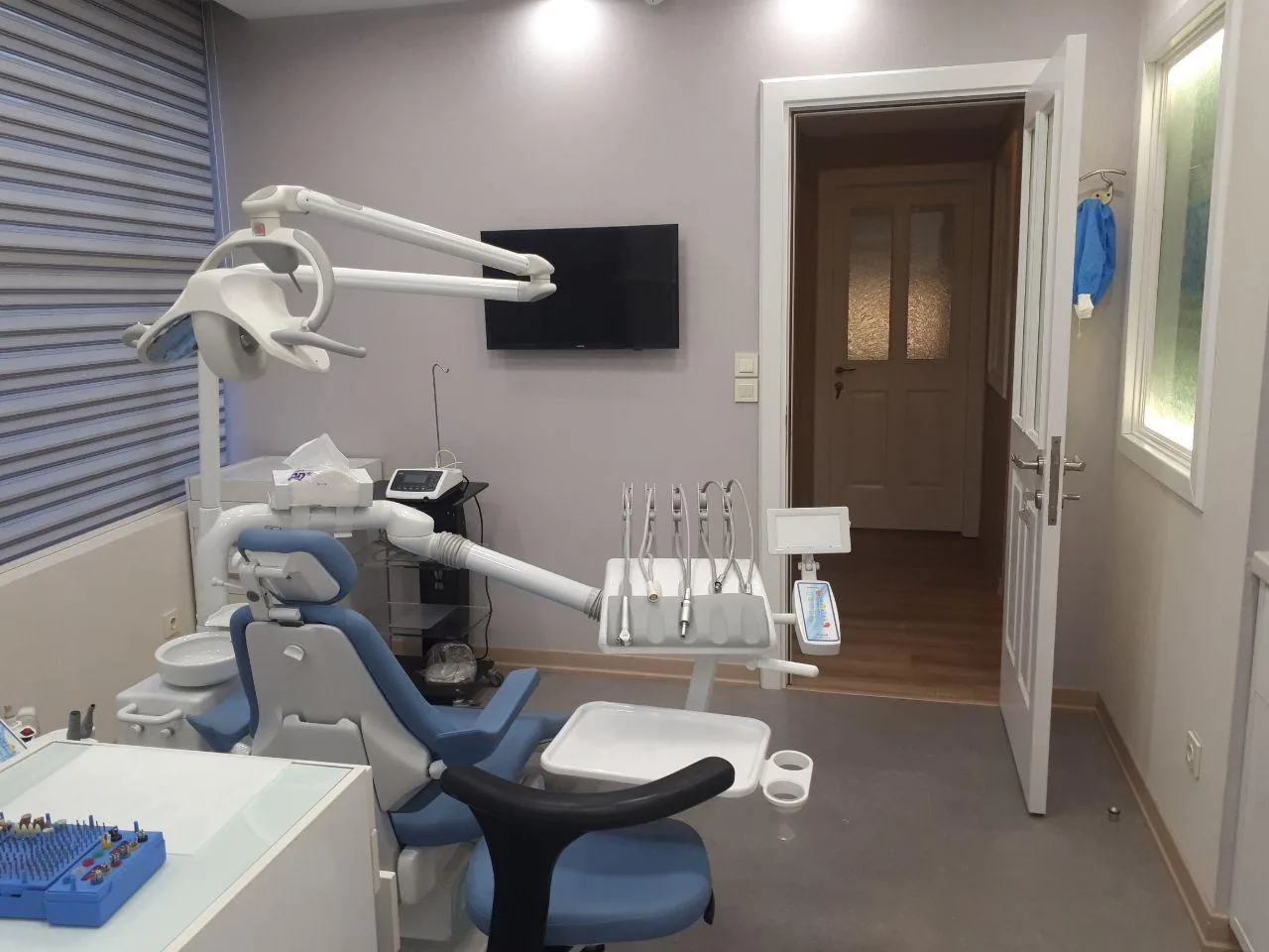 دندانپزشکی دکتر امیرحسین شکیبامهر