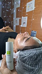 خدمات فیشال و پاکسازی صورت زهرا رضائی