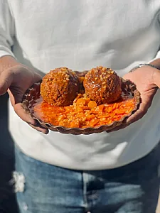 آش و بیرون بر حاج عباس
