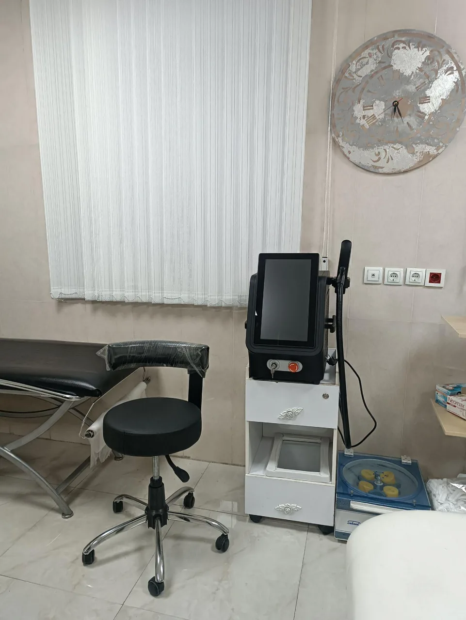 کلینیک لیزر درمانگاه طبیبان