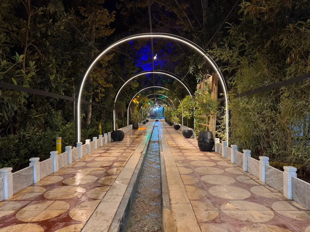 باغ رستوران آپادانا پارس - تصویر 2