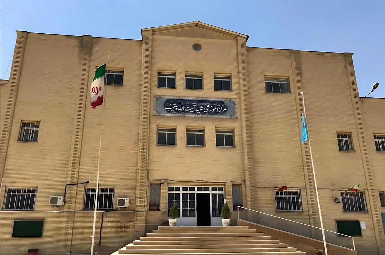 دبیرستان استعداد های درخشان شهید دستغیب ۱ - تصویر 4
