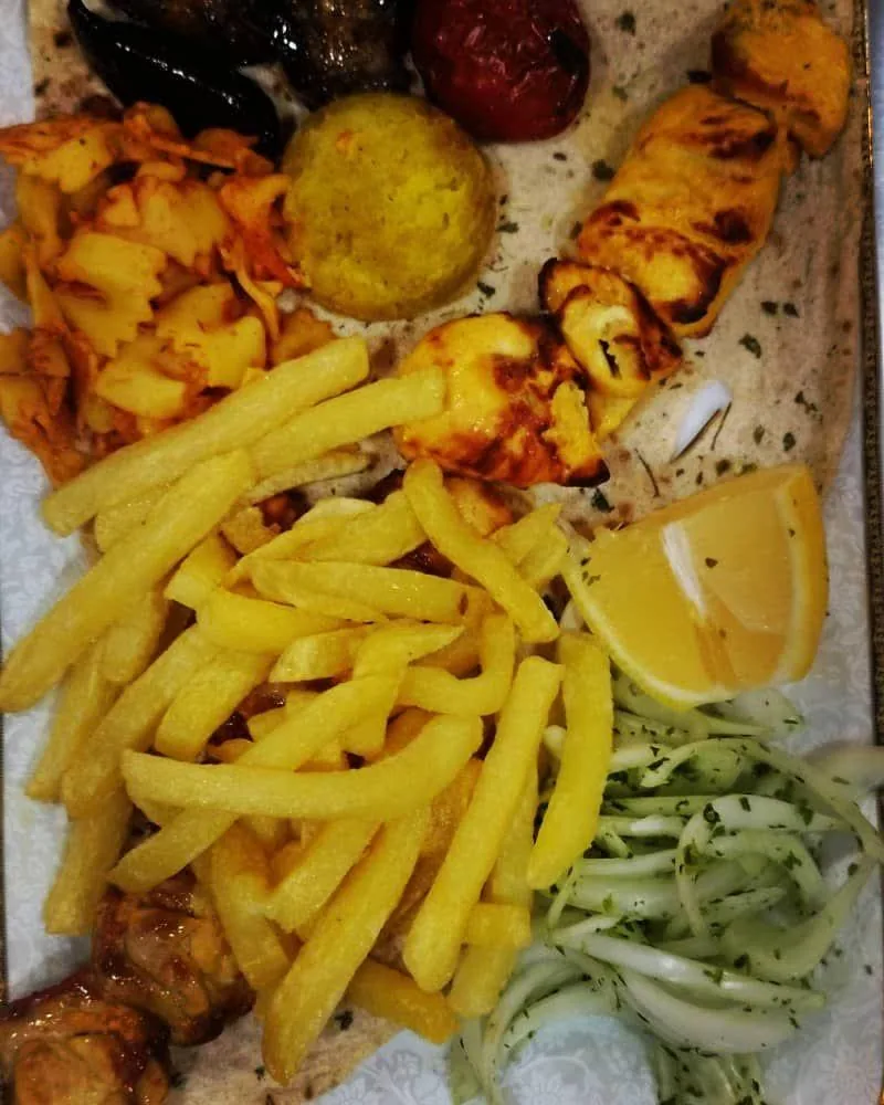 داروخانه دکتر شیوا و شهرزاد پرخیده - تصویر 5
