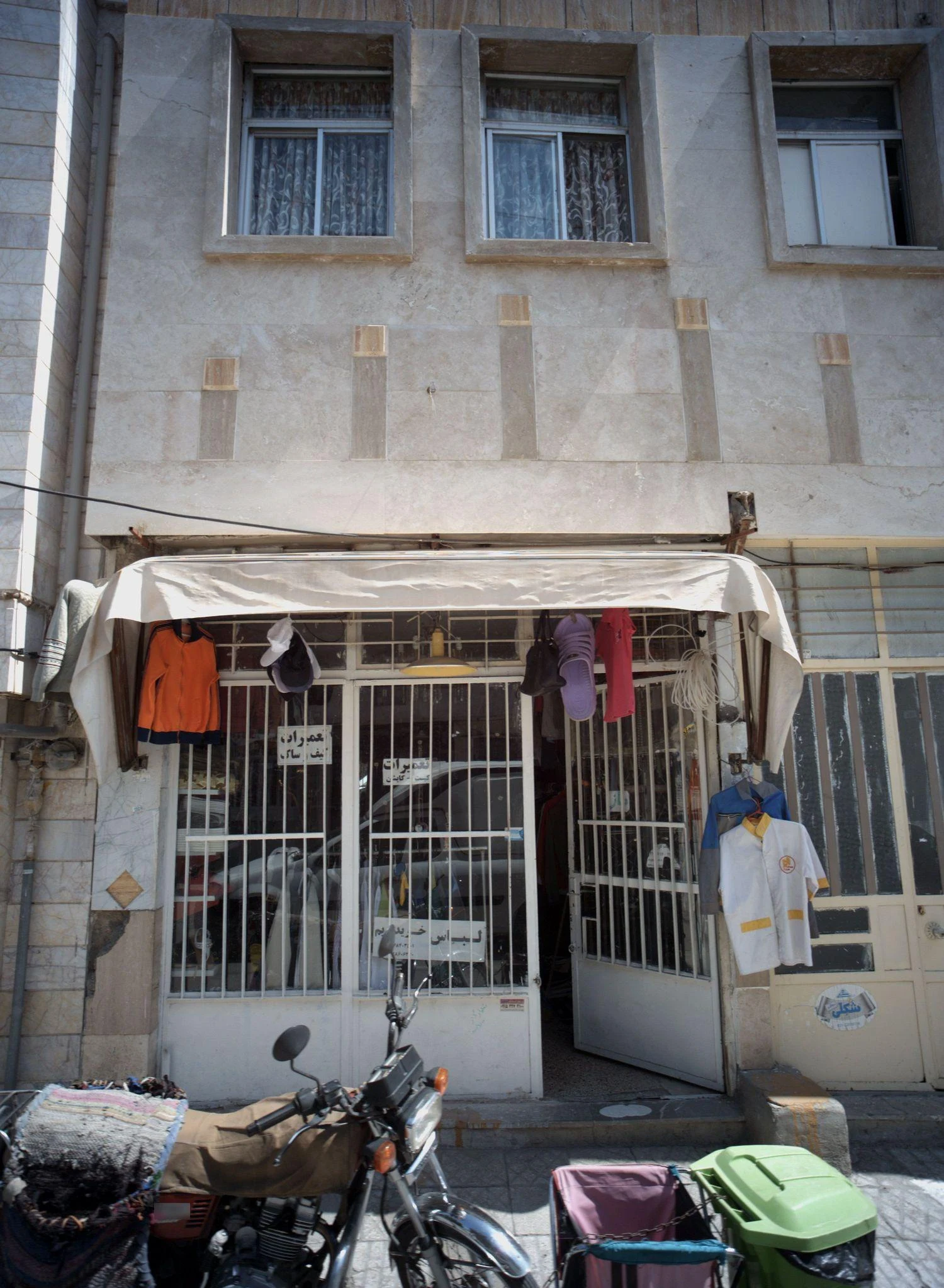 فروشگاه پوشاک به مردانه - تصویر 2
