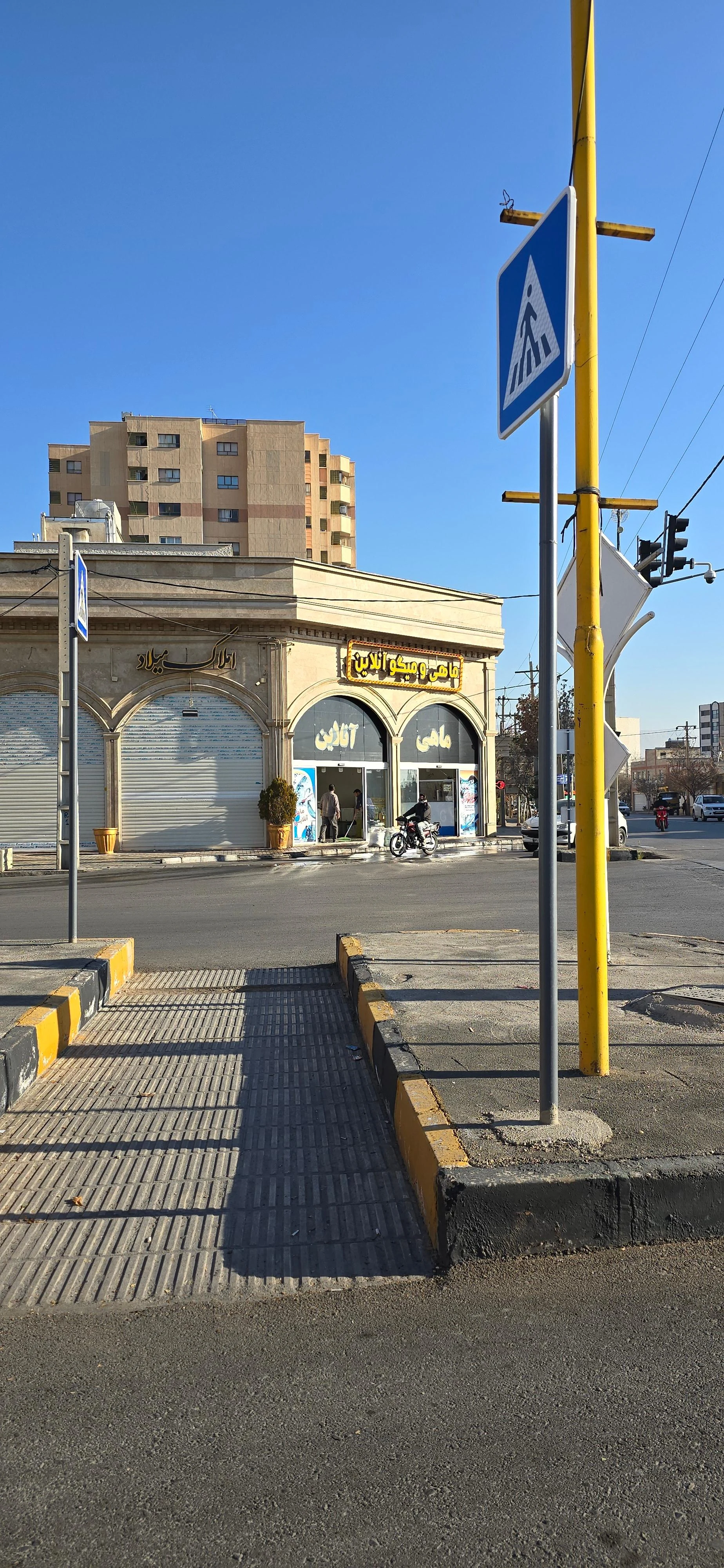 دوسرو ربات عادل آباد - مرکز خرید و پاساژ در شیراز