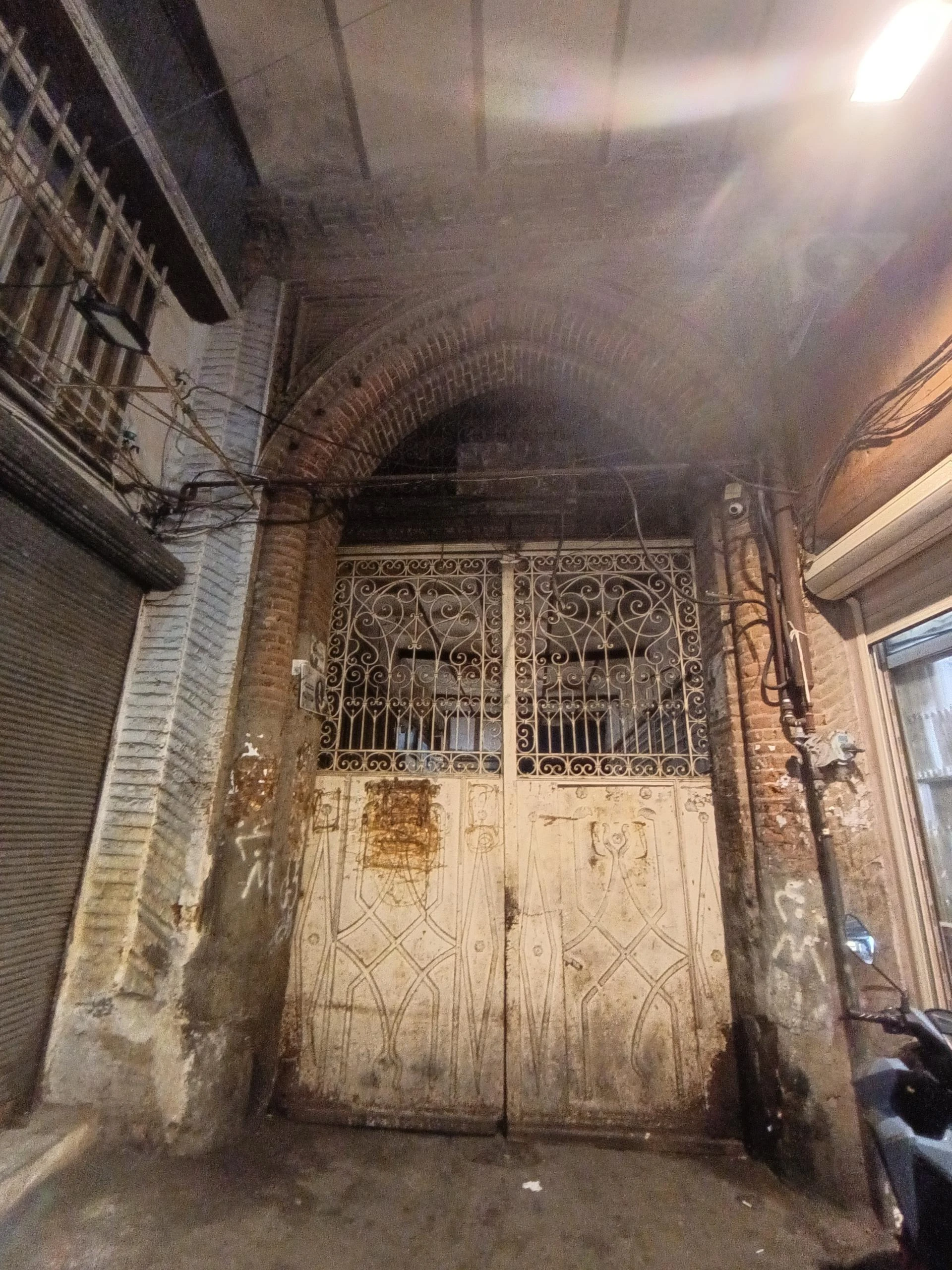 پاساژ کویتی رشت - تصویر 2