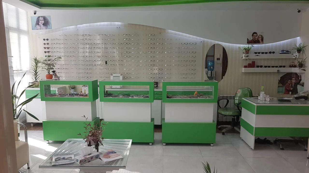 معاینه چشم و عینک بهار اپتومتریست آزرم وحیدی - تصویر 2