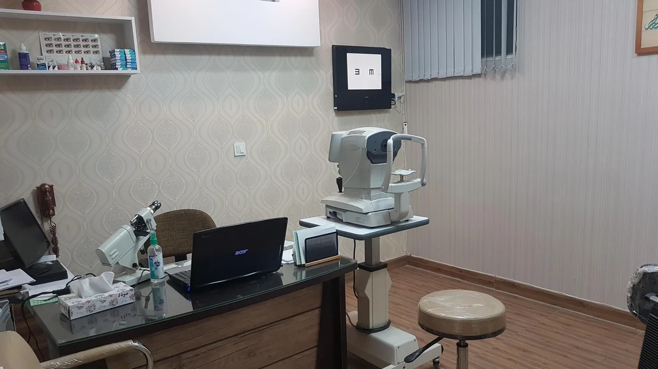 معاینه چشم و عینک بهار اپتومتریست آزرم وحیدی - تصویر 5