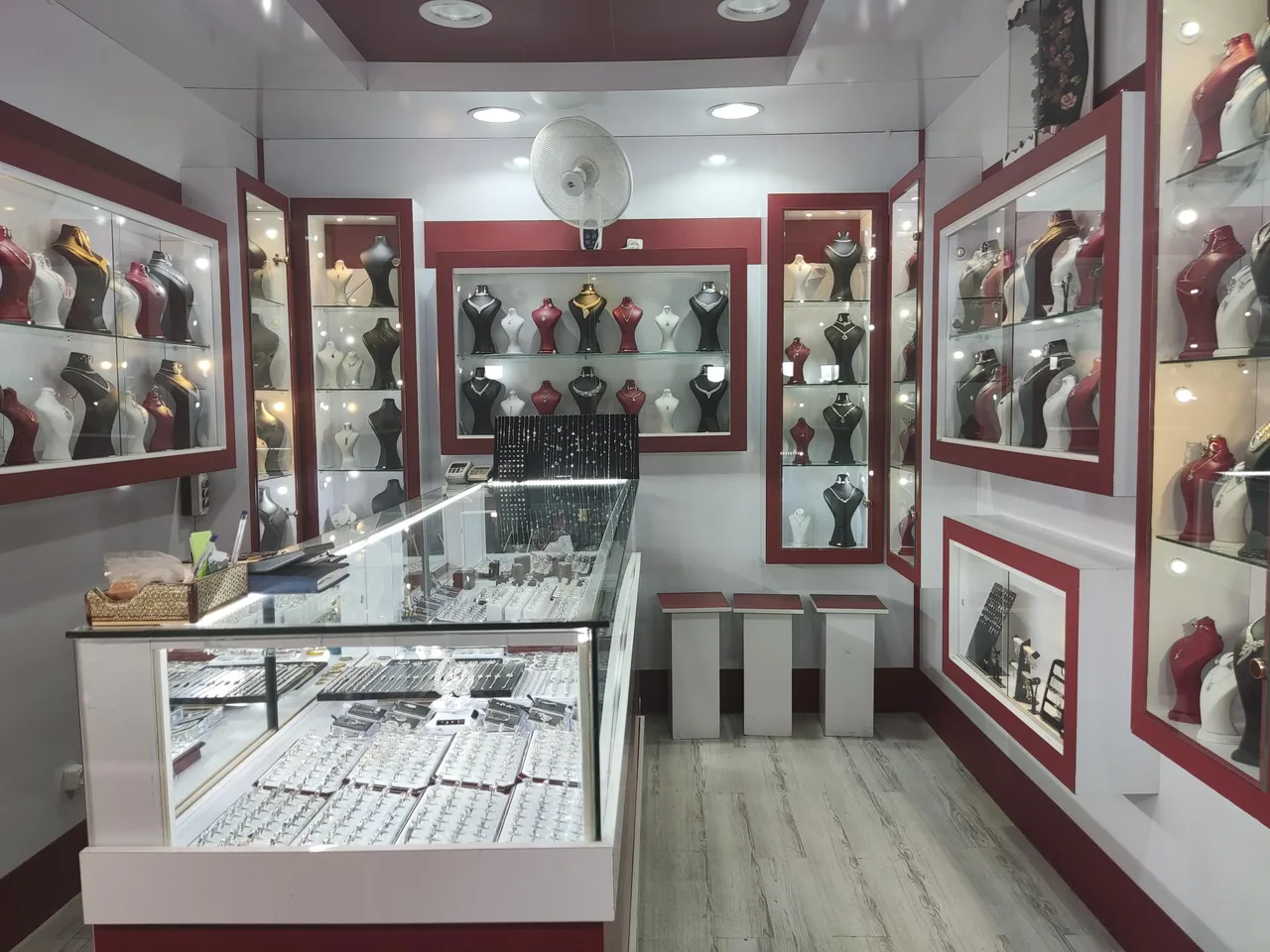 میدان نقش جهان بازار قیصریه جنب گز سلامتیان - تصویر 2