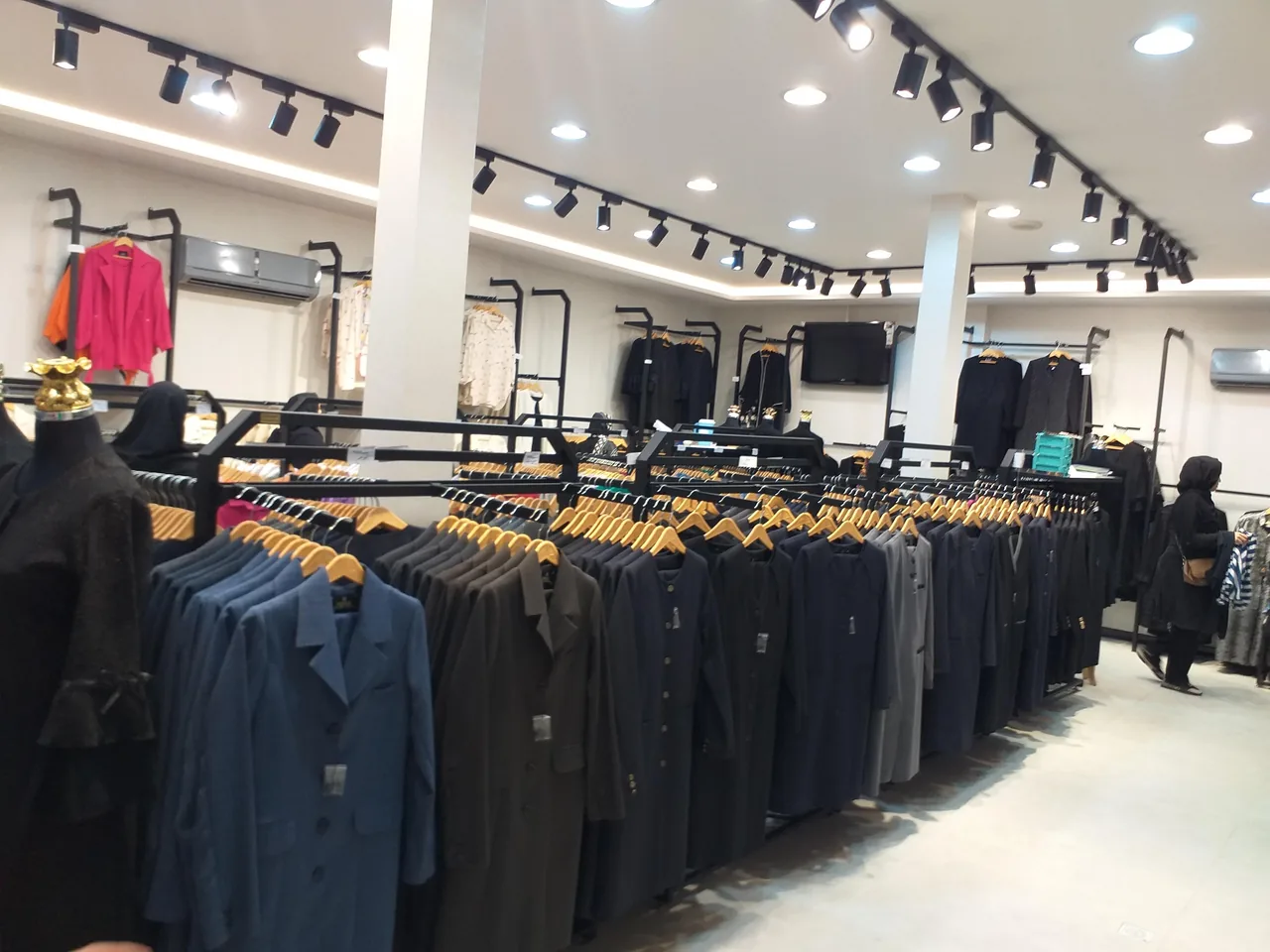 فروشگاه پوشاک پدیده