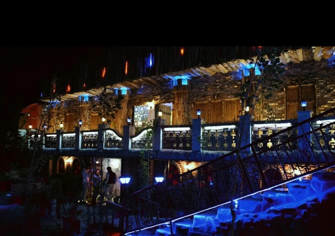 سرای گردشگری شب فیروزه ای - تصویر 2