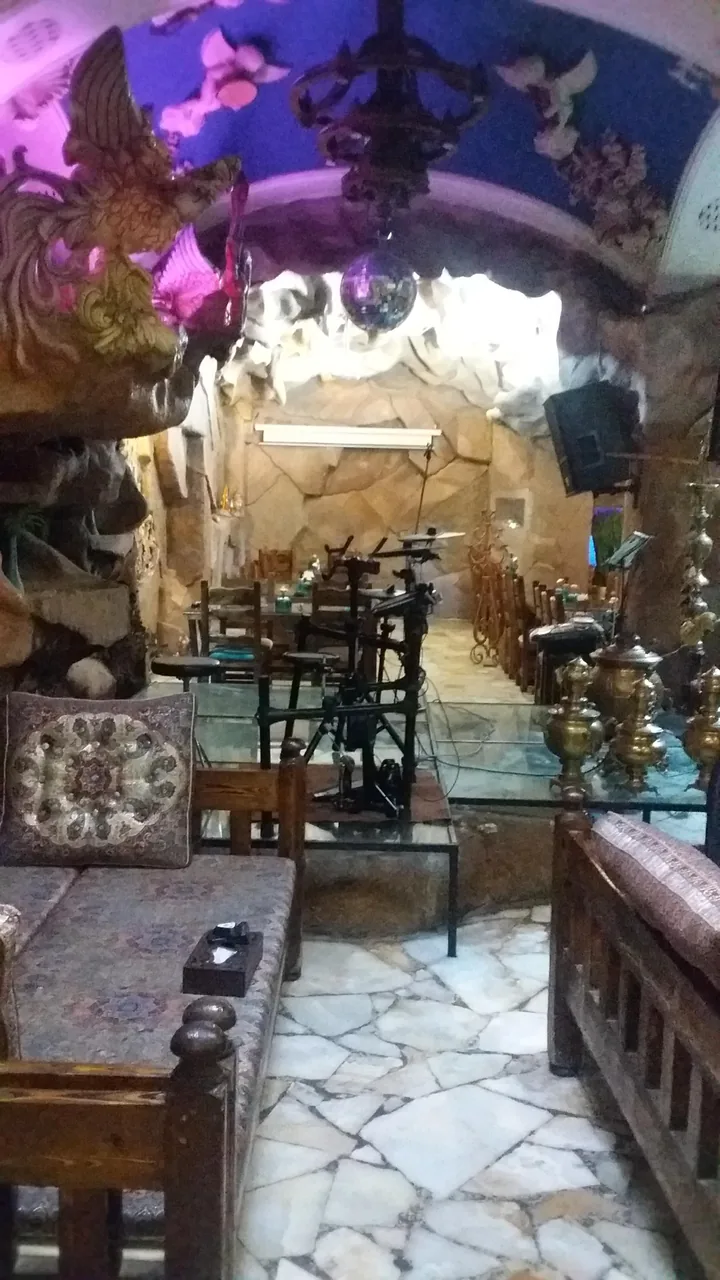 غار رستوران ققنوس - تصویر 2