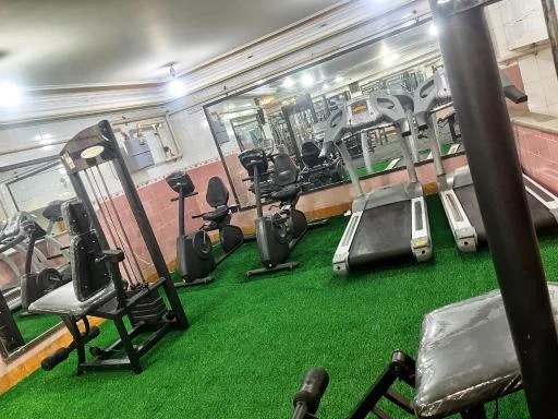 باشگاه بدنسازی درخش