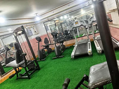 باشگاه بدنسازی درخش