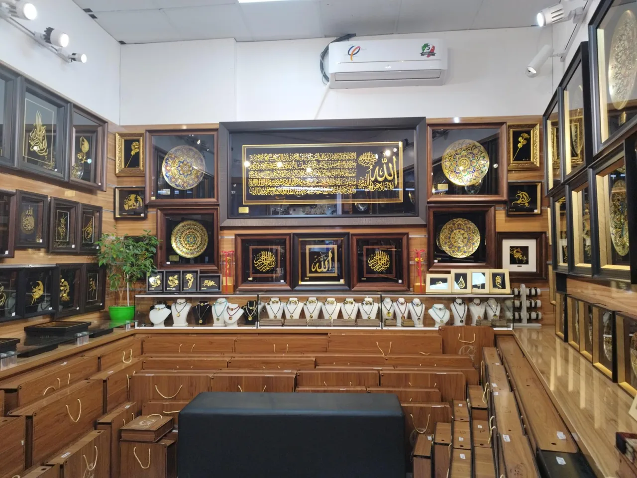 تابلو فروشی و صنایع دستی آراگاد - تصویر 2