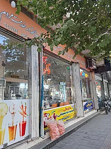 بستنی فروشی حاج ولی ترابی