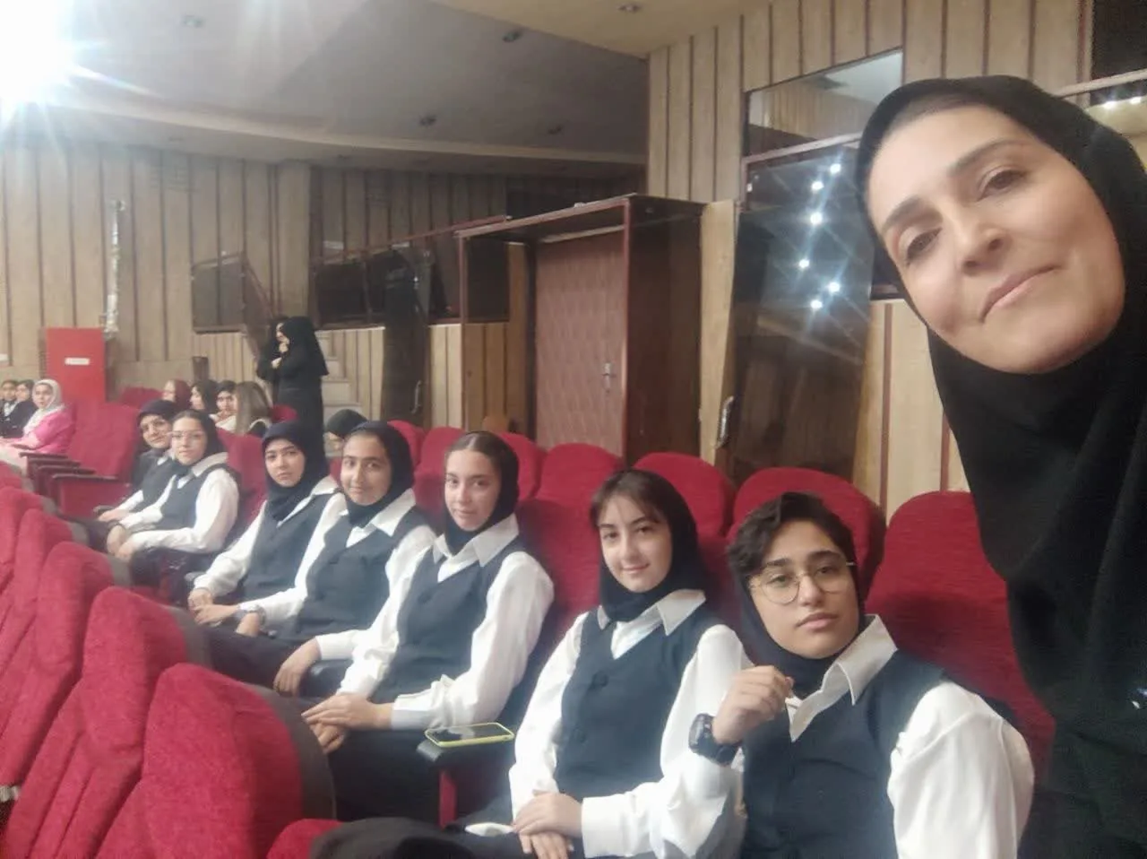 دبیرستان متوسطه اول و دوم نام آوران روشن - تصویر 4
