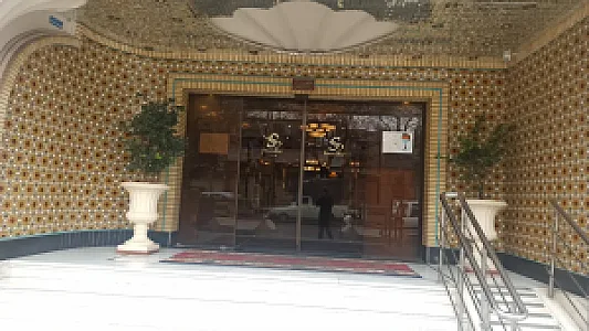 رستوران سنتی بام
