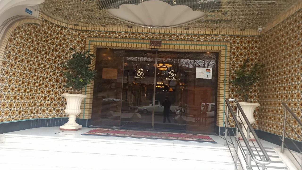 رستوران سنتی بام