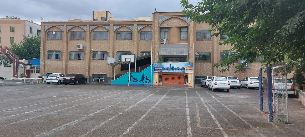 مدرسه شهید باهنر چهار