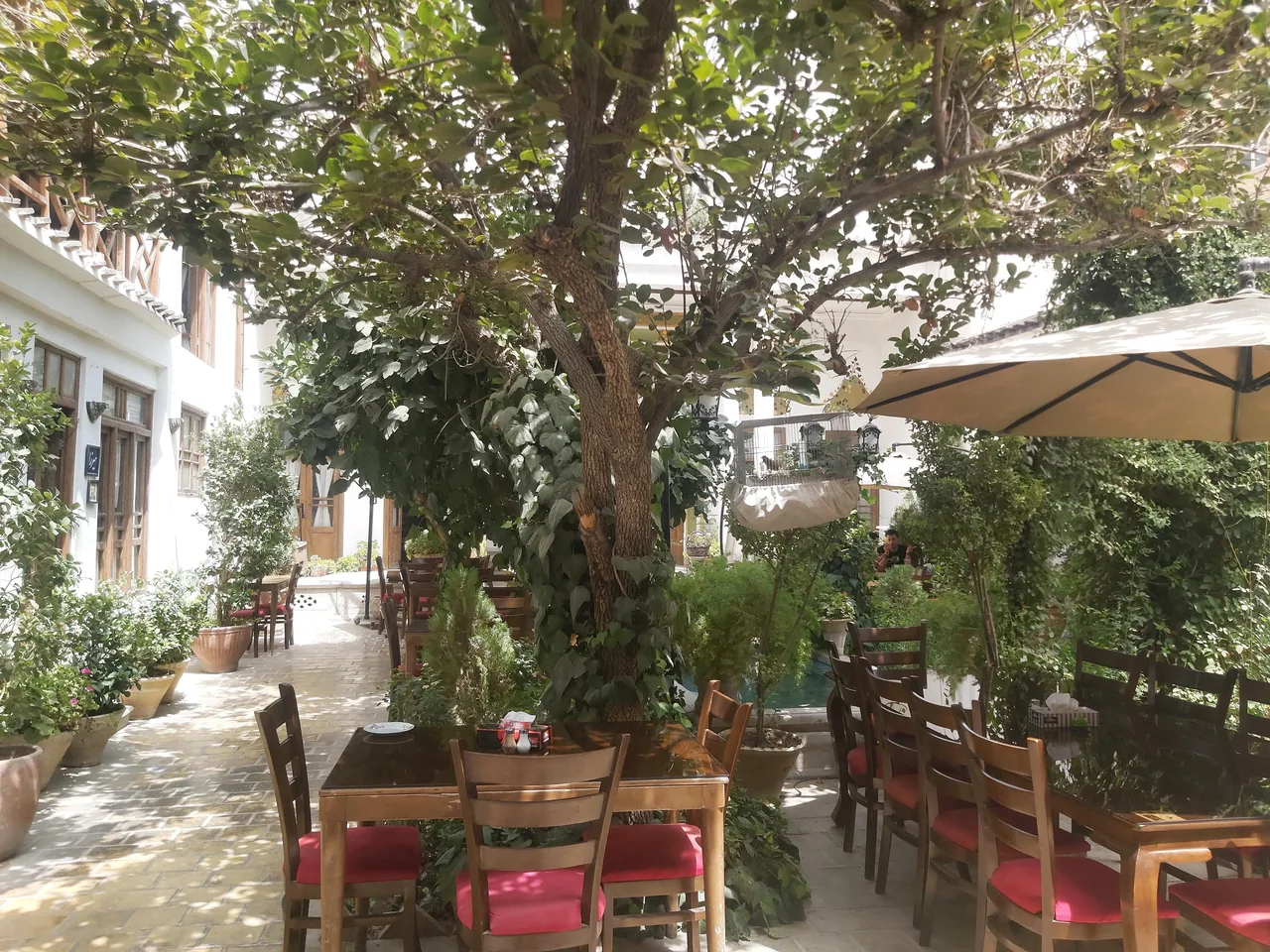 رستوران سنتی چهارنقش