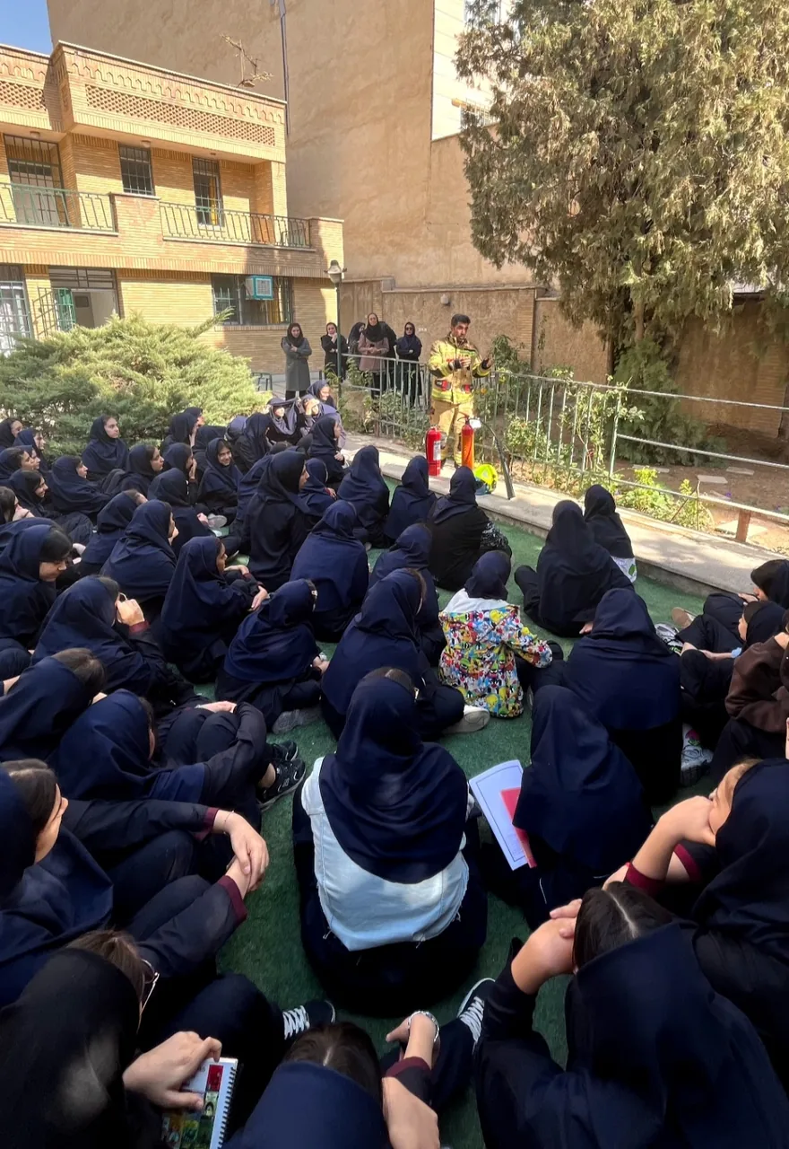 دبیرستان نیک دخت