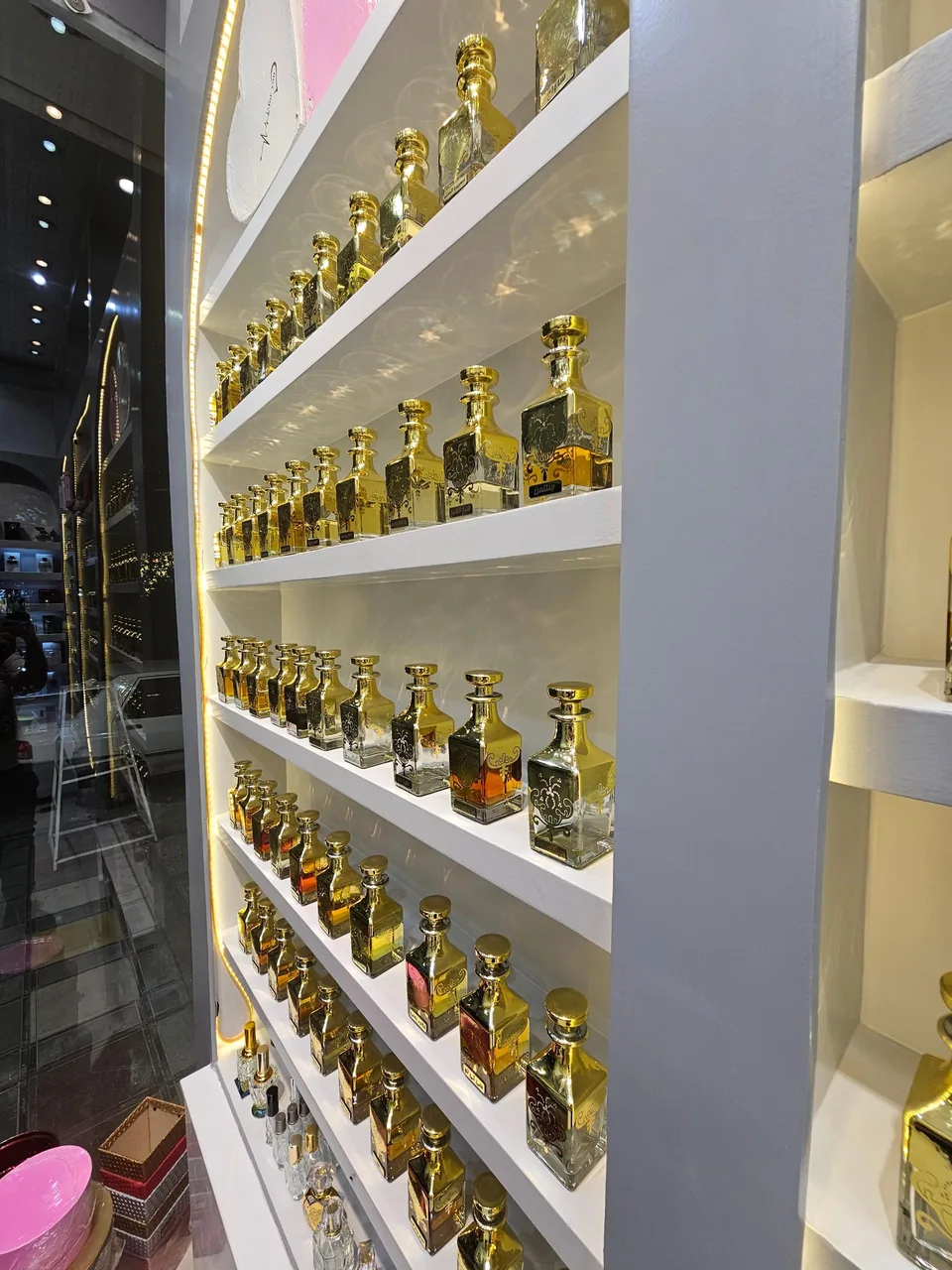 عطر و ادکلن کریشن - تصویر 3