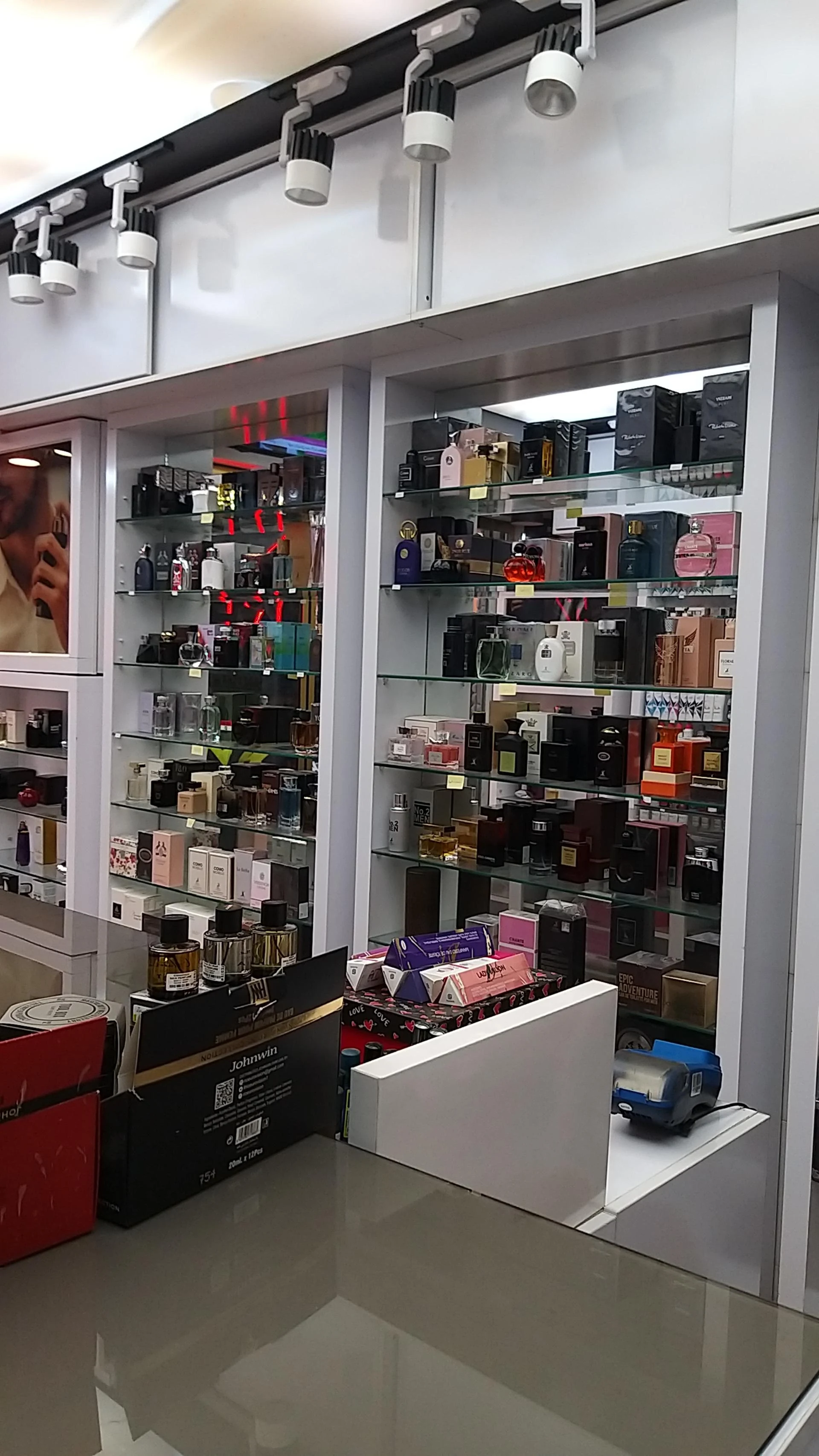 عطر اهورا