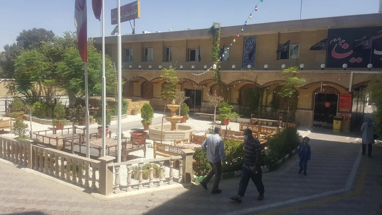 رستوران خانه معلم - تصویر 2
