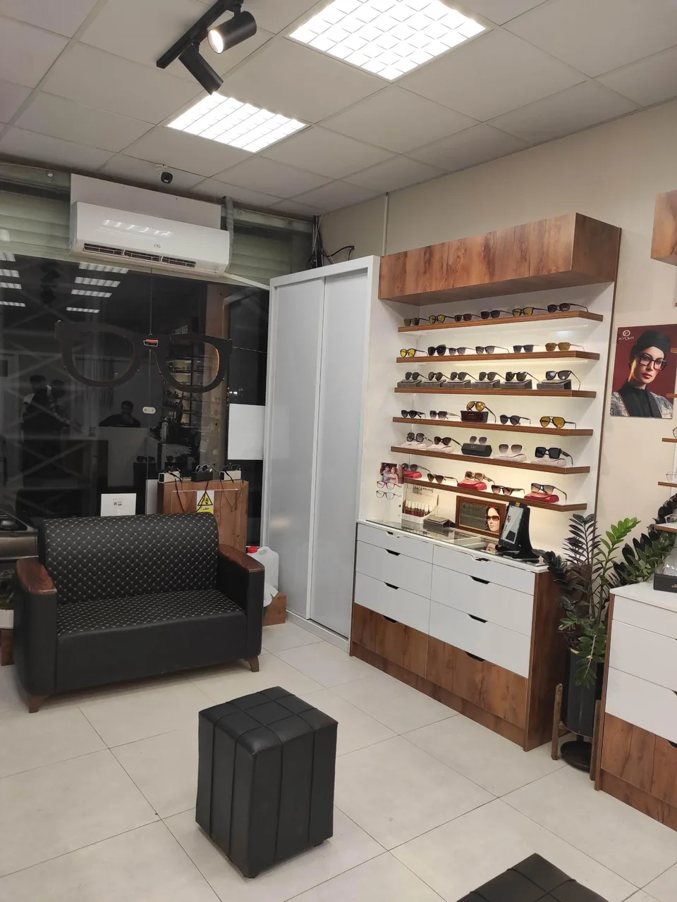 بینایی سنجی و عینک میثم اپتومتریست احسان مهدیان - تصویر 3