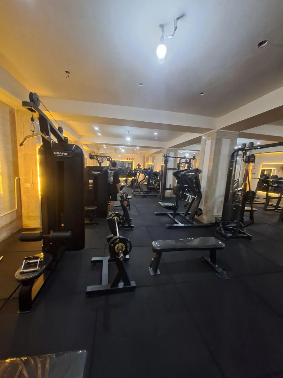 باشگاه بدنسازی زئوس