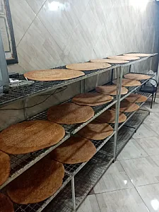 خشکه پزی و نان سنتی معراج