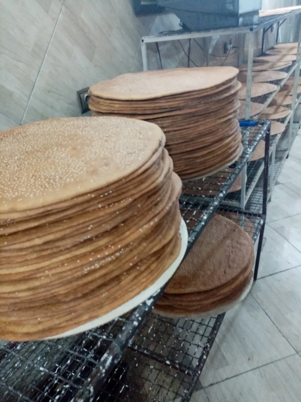 خشکه پزی و نان سنتی معراج - تصویر 2