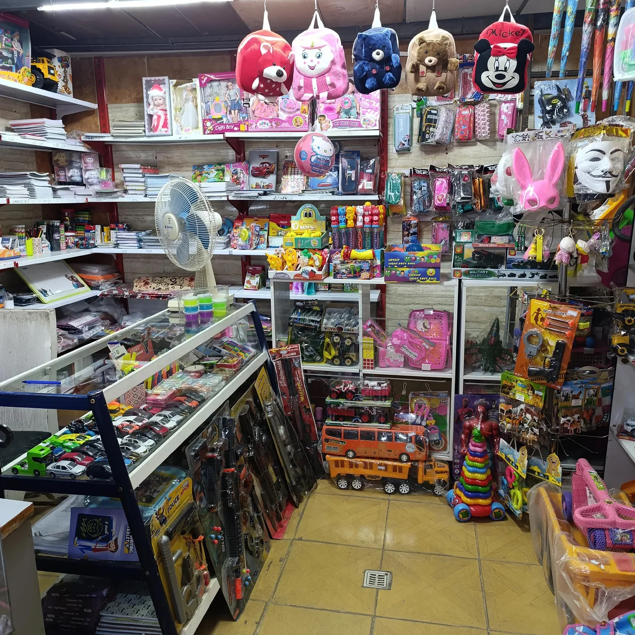 نوشت افزار و اسباب بازی عصر دانش