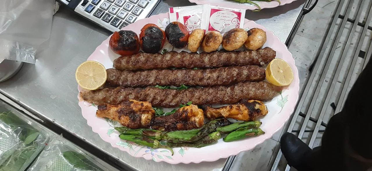 نان داغ کباب داغ جوان - تصویر 2