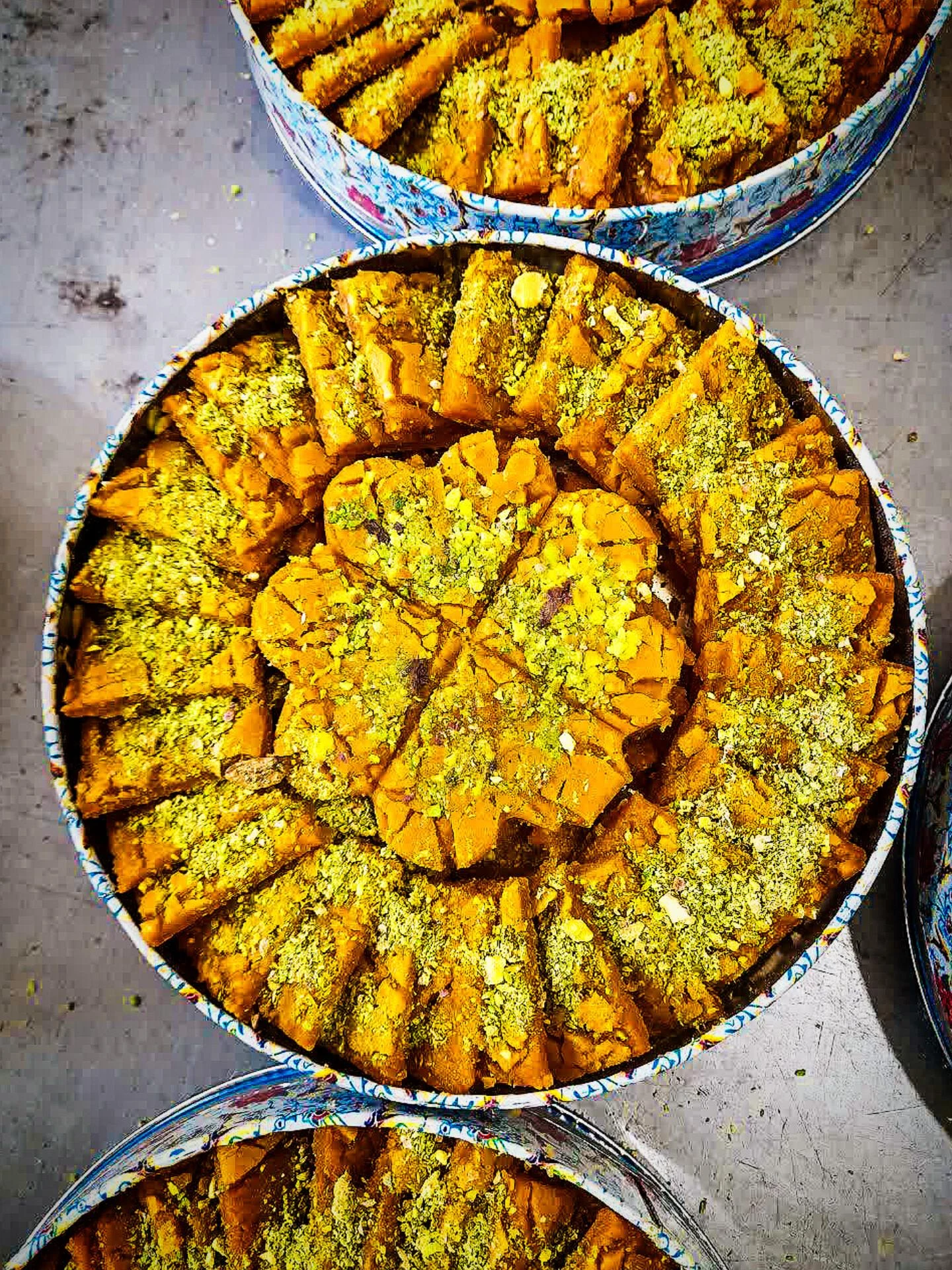 نان و شیرینی سعادت - تصویر 2