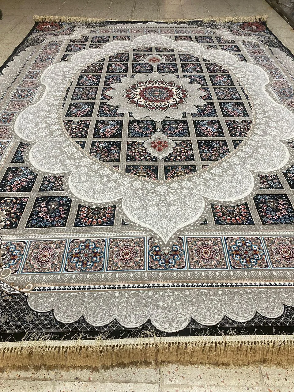 فرش شاهکار - تصویر 3