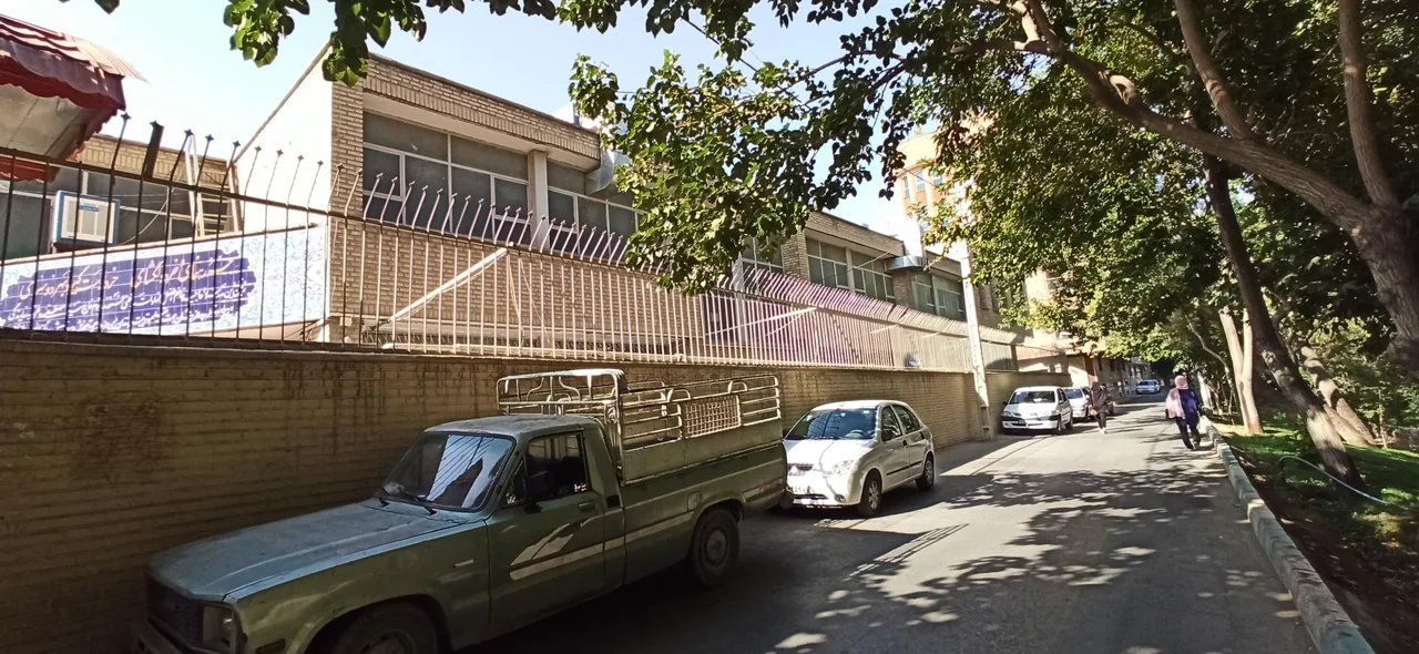 دبیرستان پسرانه نمونه دولتی و هیات امنایی فرهنگ ادبیات و علوم انسانی - تصویر 2